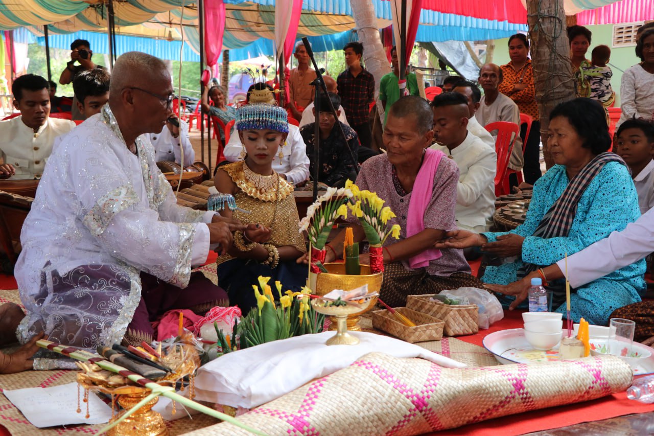 កោរជុកជាពិធីដ៏ចំណាស់មួយ ដែលនៅបន្តរស់ដល់បច្ចុប្បន្ន