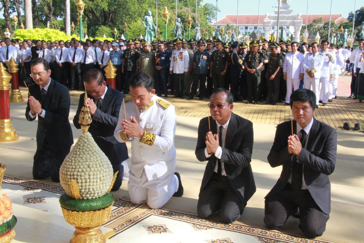 ថ្នាក់ដឹកនាំអាជ្ញាធរជាតិអប្សរាចូលរួមគោរពព្រះវិញ្ញាណក្ខន្ធថ្វាយព្រះរាជកុសលព្រះបរមរតនកោដ្ឋ គម្រប់ខួបសោយទិវង្គត១២ព្រះវស្សា