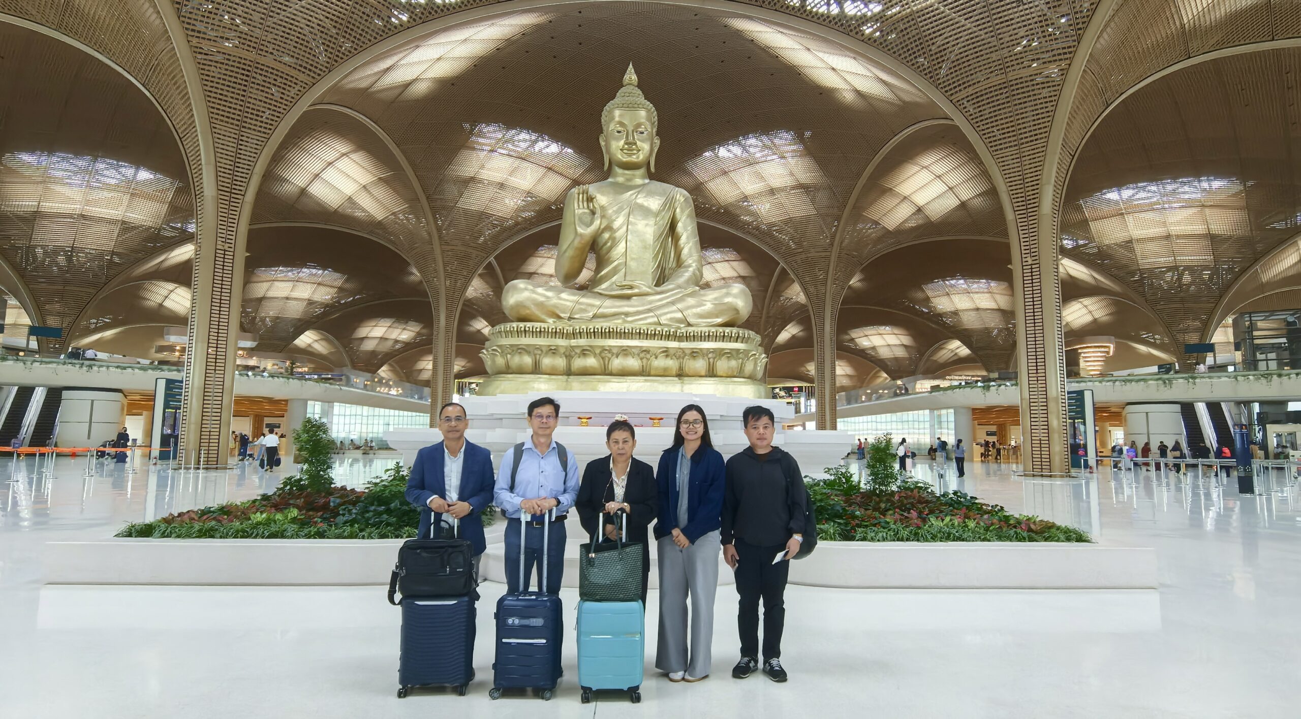 រដ្ឋមន្ត្រីក្រសួងវប្បធម៌ និងវិចិត្រសិល្បៈ អញ្ជើញចូលរួមមហាសន្និបាតលើកទី៤៣នៃអង្គការយូណេស្កូ នៅទីក្រុង Samarkand ប្រទេស Uzbekistan